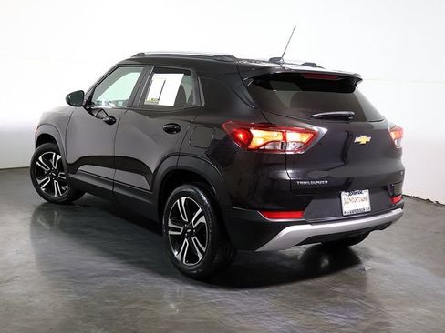 Used 2023 Chevrolet TrailBlazer LT FWD image 2