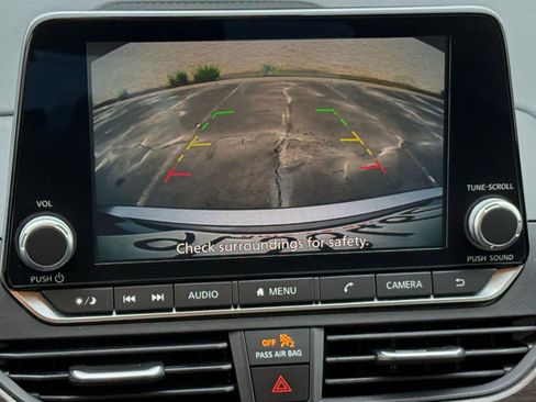 Used 2024 Nissan Altima 2.5 SV image 17