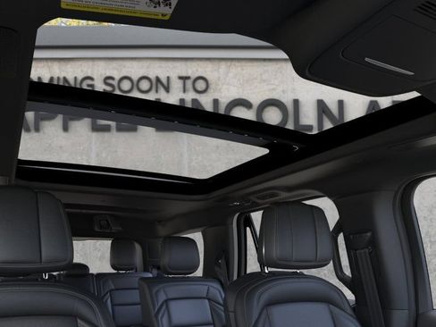 New 2026 Lincoln Navigator Reserve w/ Jet Appearance Package AWD/4WD image 3