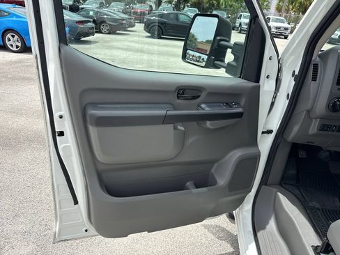 Used 2021 Nissan NV 2500 SV RWD image 13