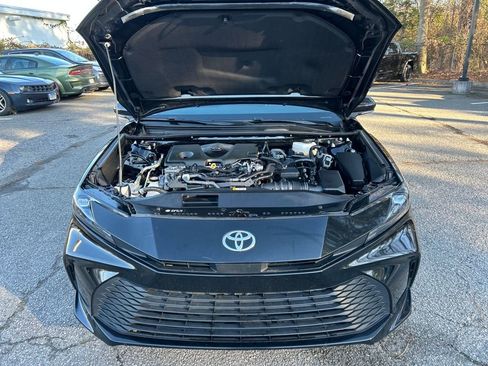 Used 2025 Toyota Camry LE image 10