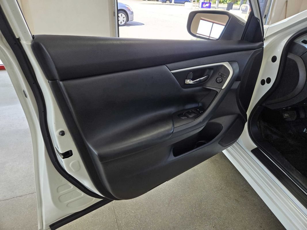 Used 2016 Nissan Altima 2.5 S w/ Power Driver Seat Package FWD image 11