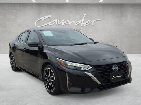Used 2025 Nissan Sentra SR FWD image 2