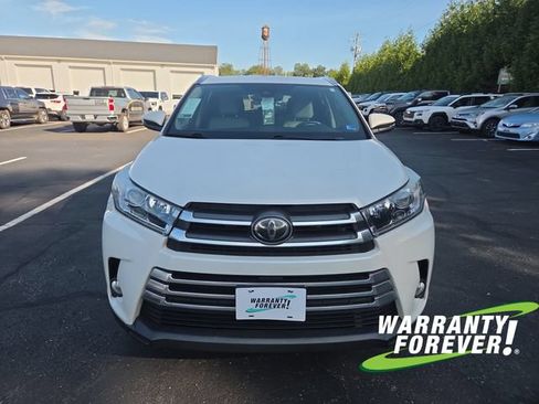 Used 2018 Toyota Highlander Limited FWD image 2