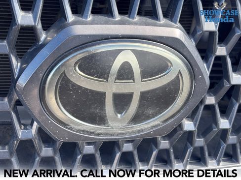 Used 2018 Toyota Tacoma TRD Sport w/ Technology Package RWD image 8