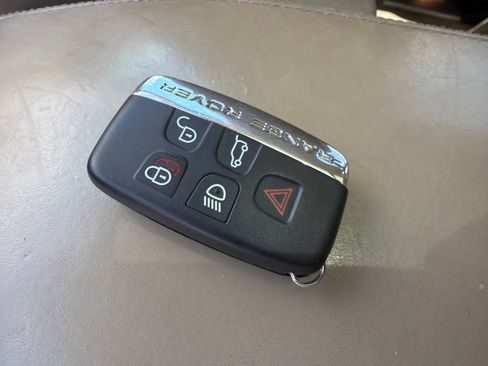 Used 2017 Land Rover Range Rover HSE AWD/4WD image 13