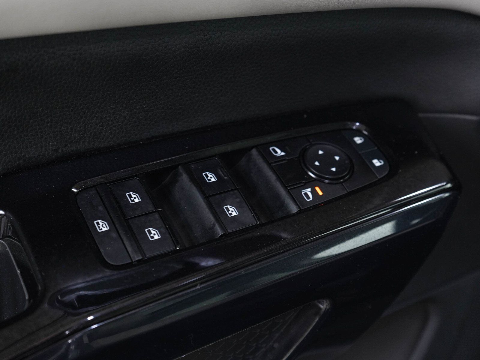 Used 2022 Nissan Pathfinder SV w/ SV Premium Package AWD/4WD image 22