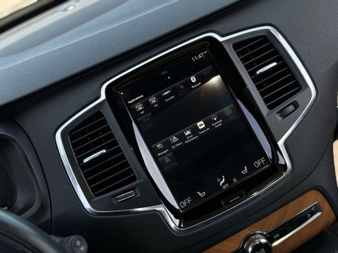 Used 2022 Volvo XC90 T6 Momentum w/ Climate Package image 25
