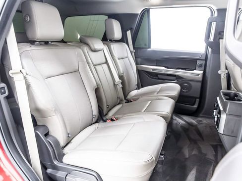 Used 2018 Ford Expedition XLT w/ Equipment Group 202A RWD image 34