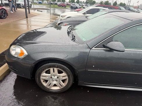 Used 2016 Chevrolet Impala LT FWD image 2