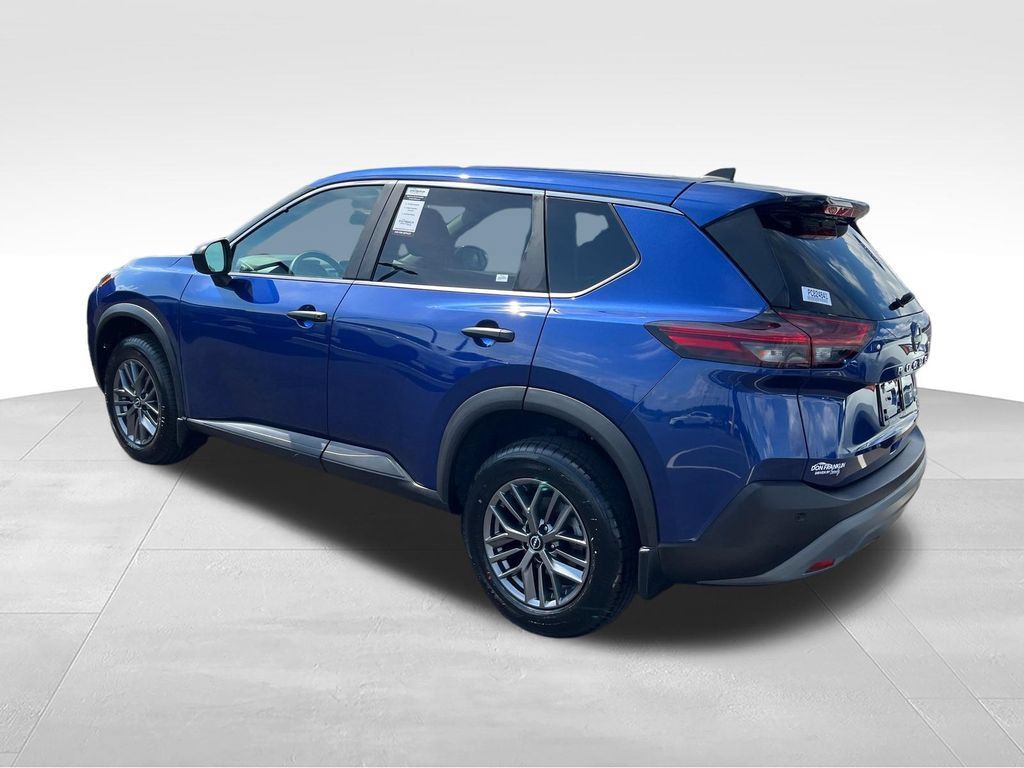 Used 2023 Nissan Rogue S AWD/4WD image 3
