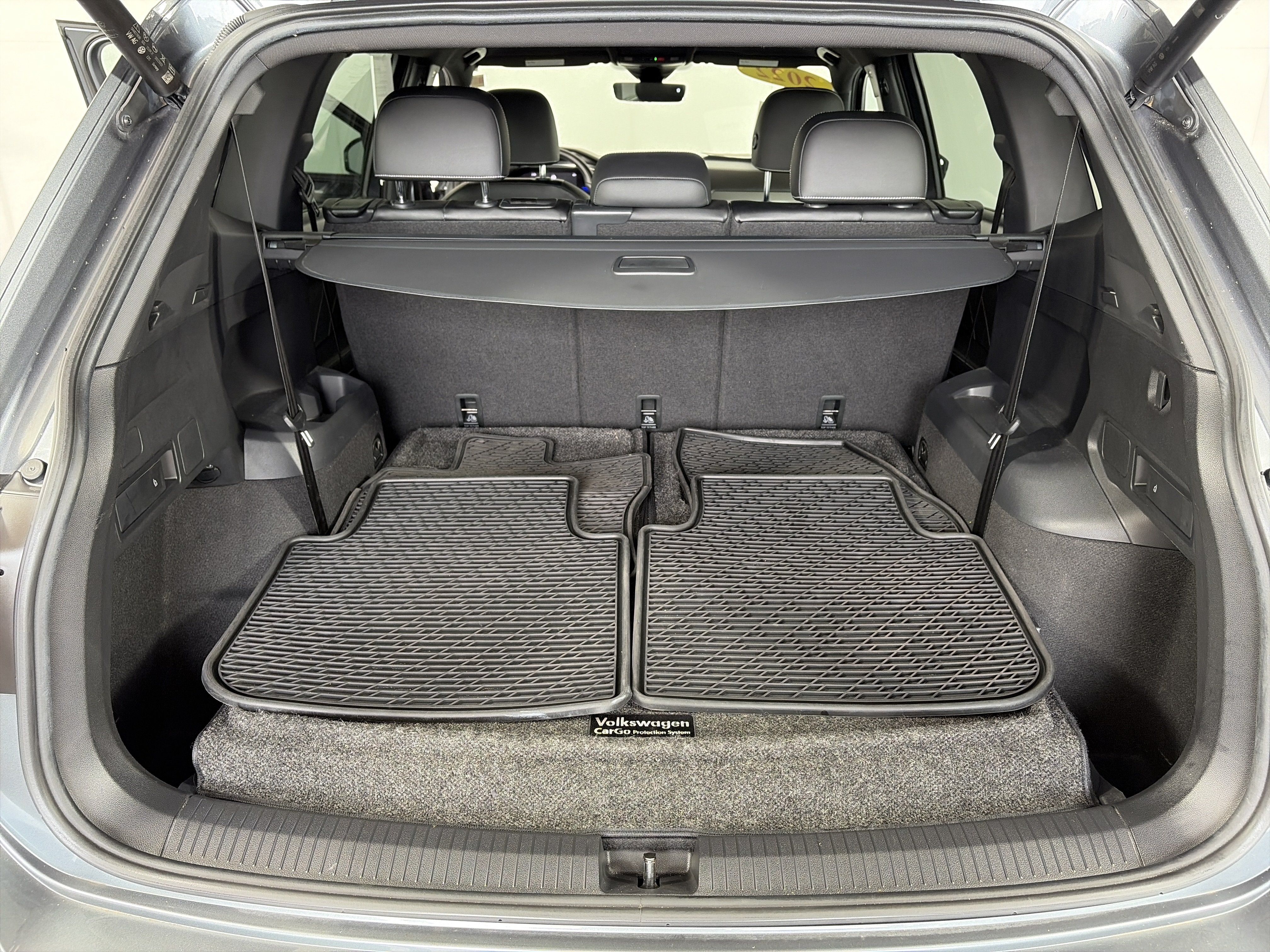 Used 2022 Volkswagen Tiguan SE R-Line FWD image 14