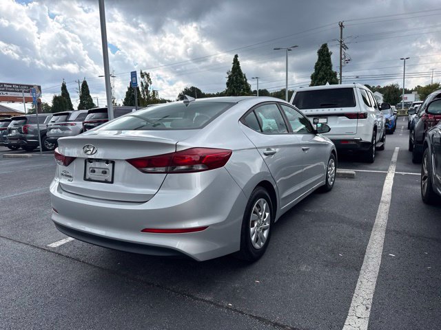 Used 2018 Hyundai Elantra SE w/ SE Connectivity Package 04 FWD image 5