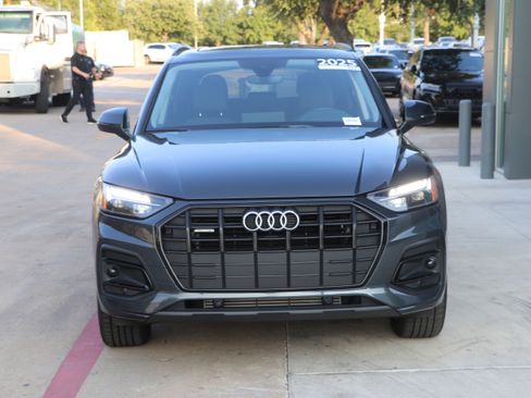 Certified 2025 Audi Q5 2.0T Premium w/ Convenience Plus Package image 8