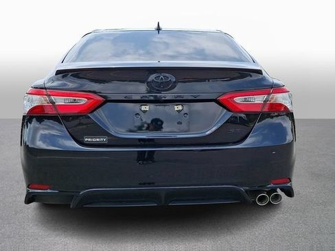 Used 2020 Toyota Camry SE FWD image 5