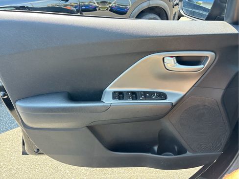 Used 2018 Kia Niro LX FWD image 21