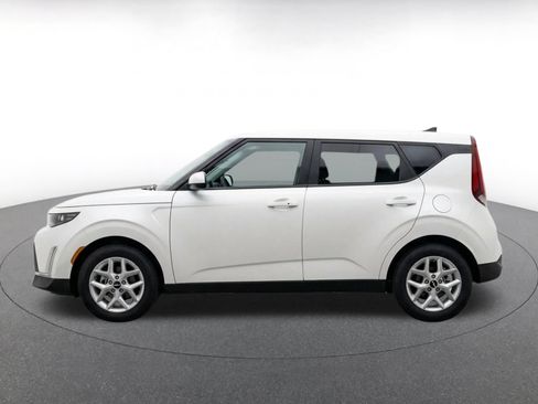 Used 2025 Kia Soul LX w/ LX Technology Package FWD image 4