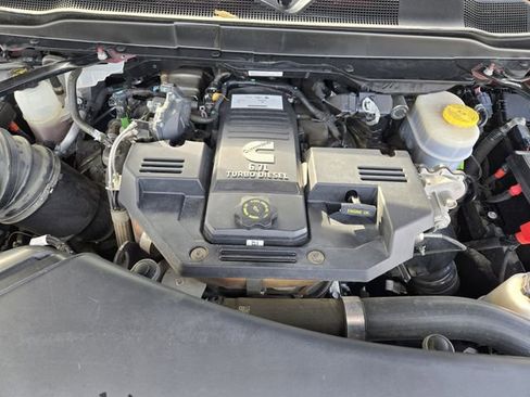 Used 2020 RAM 2500 Laramie w/ Night Edition image 33