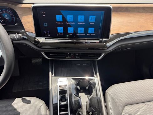 Used 2025 Volkswagen Atlas SE FWD image 11