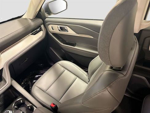 New 2026 Ford Explorer Active w/ Active Comfort Package RWD image 22