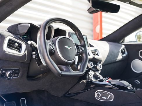 Used 2020 Aston Martin V8 Vantage Coupe image 12