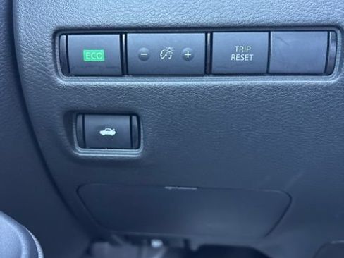 Used 2025 Nissan Sentra SV FWD image 20