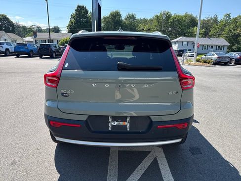 Used 2024 Volvo XC40 B5 Core AWD/4WD image 4