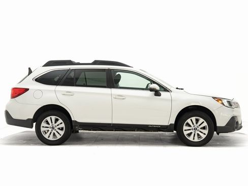 Used 2019 Subaru Outback 2.5i Premium image 2