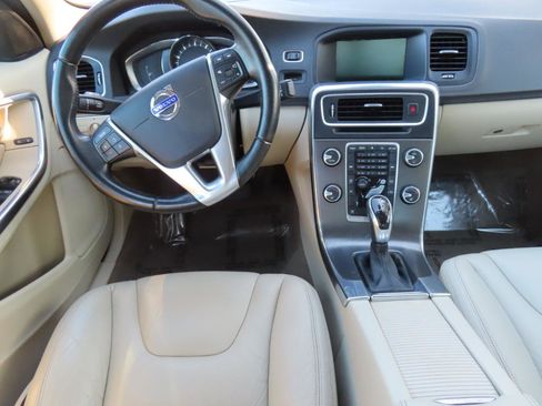 Used 2014 Volvo S60 T5 image 12