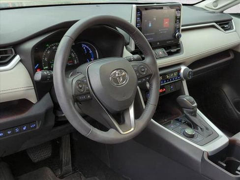 Used 2022 Toyota RAV4 Limited AWD/4WD image 9
