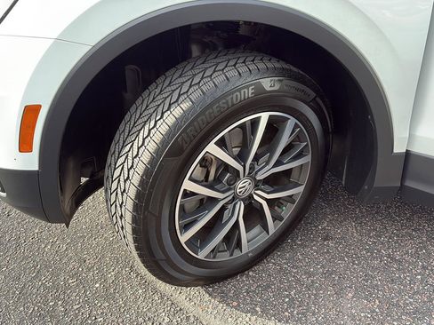 Used 2020 Volkswagen Tiguan SE image 8