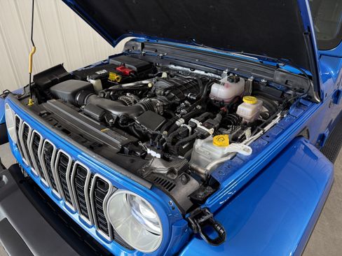 Used 2026 Jeep Wrangler Unlimited Sahara AWD/4WD image 16