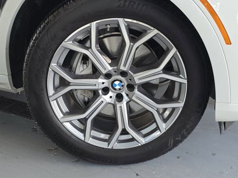 Used 2024 BMW X7 xDrive40i w/ Executive Package image 12