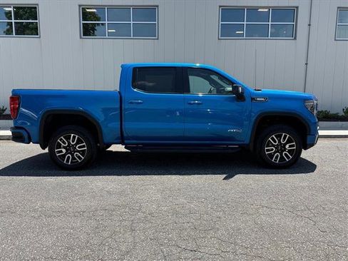 Used 2023 GMC Sierra 1500 AT4 w/ AT4 Preferred Package AWD/4WD image 2