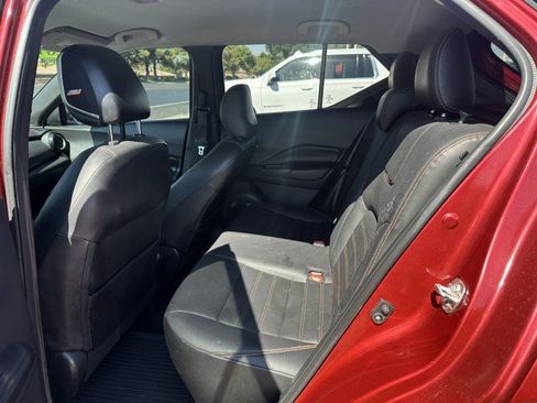Used 2018 Nissan Kicks SR w/ Premium Package FWD image 13