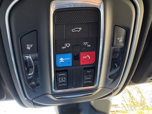 New 2025 Jeep Grand Cherokee Altitude image 28