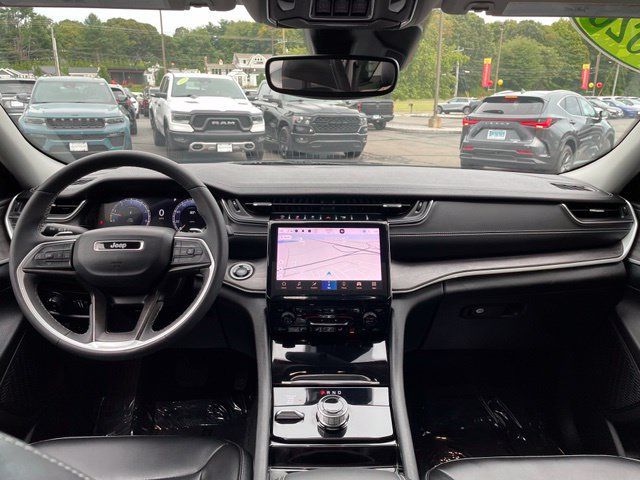 Used 2023 Jeep Grand Cherokee L Limited AWD/4WD image 12