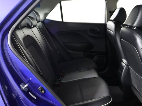 Used 2022 Hyundai Venue Limited FWD image 29