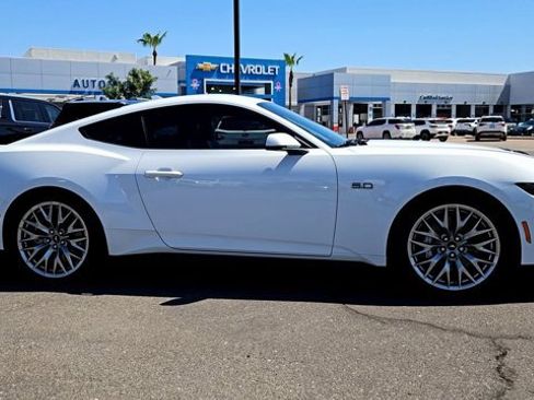 Used 2025 Ford Mustang GT Premium RWD image 9