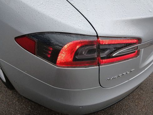 Used 2015 Tesla Model S 60 image 14