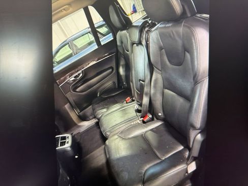 Used 2017 Volvo XC90 T6 Momentum w/ Vision Package image 7