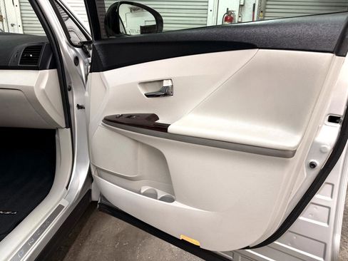 Used 2011 Toyota Venza image 25