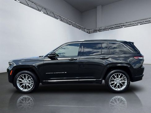 Used 2023 Jeep Grand Cherokee Summit AWD/4WD image 2