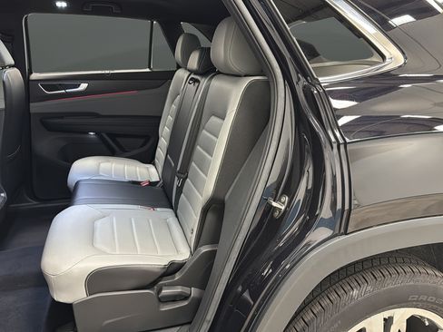 Used 2024 Volkswagen Atlas Cross Sport SEL R-Line AWD/4WD image 23