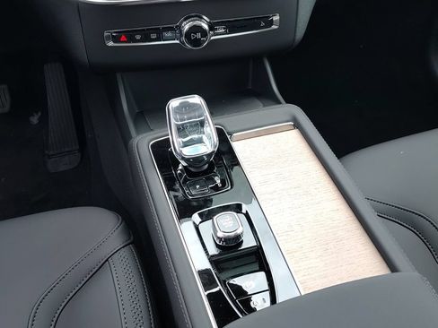 New 2026 Volvo XC90 T8 Plus w/ Protection Package Premier AWD/4WD image 5