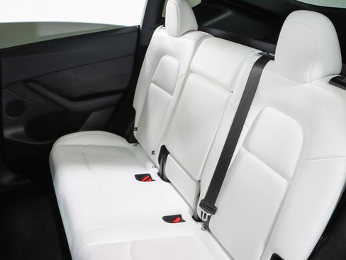 Used 2025 Tesla Model Y Long Range image 24