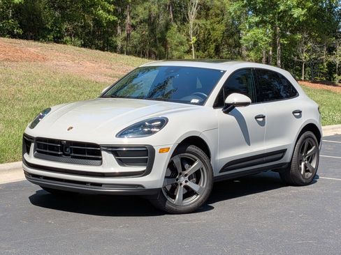 Certified 2025 Porsche Macan AWD/4WD image 1