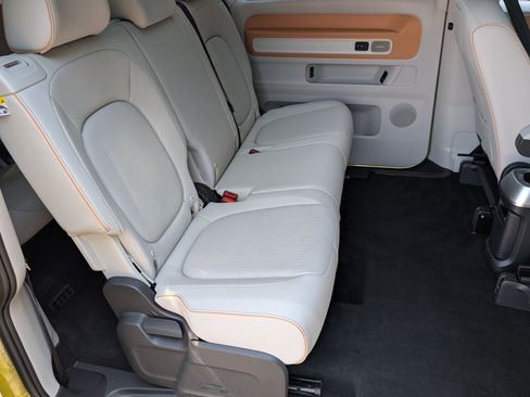 Used 2025 Volkswagen ID. Buzz Pro S Plus RWD image 21
