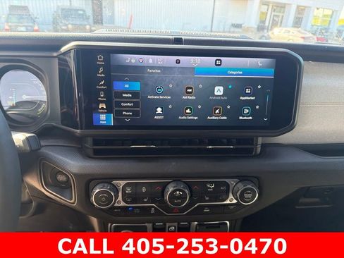 Used 2024 Jeep Wrangler Unlimited w/ Convenience Group AWD/4WD image 12