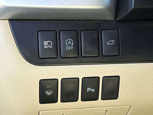 Used 2017 Toyota Highlander Limited FWD image 25